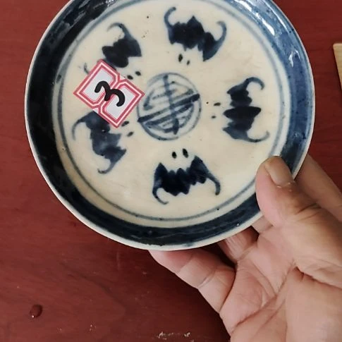 瓷片瓷片，各种摆件，均有瑕疵。沙锅！