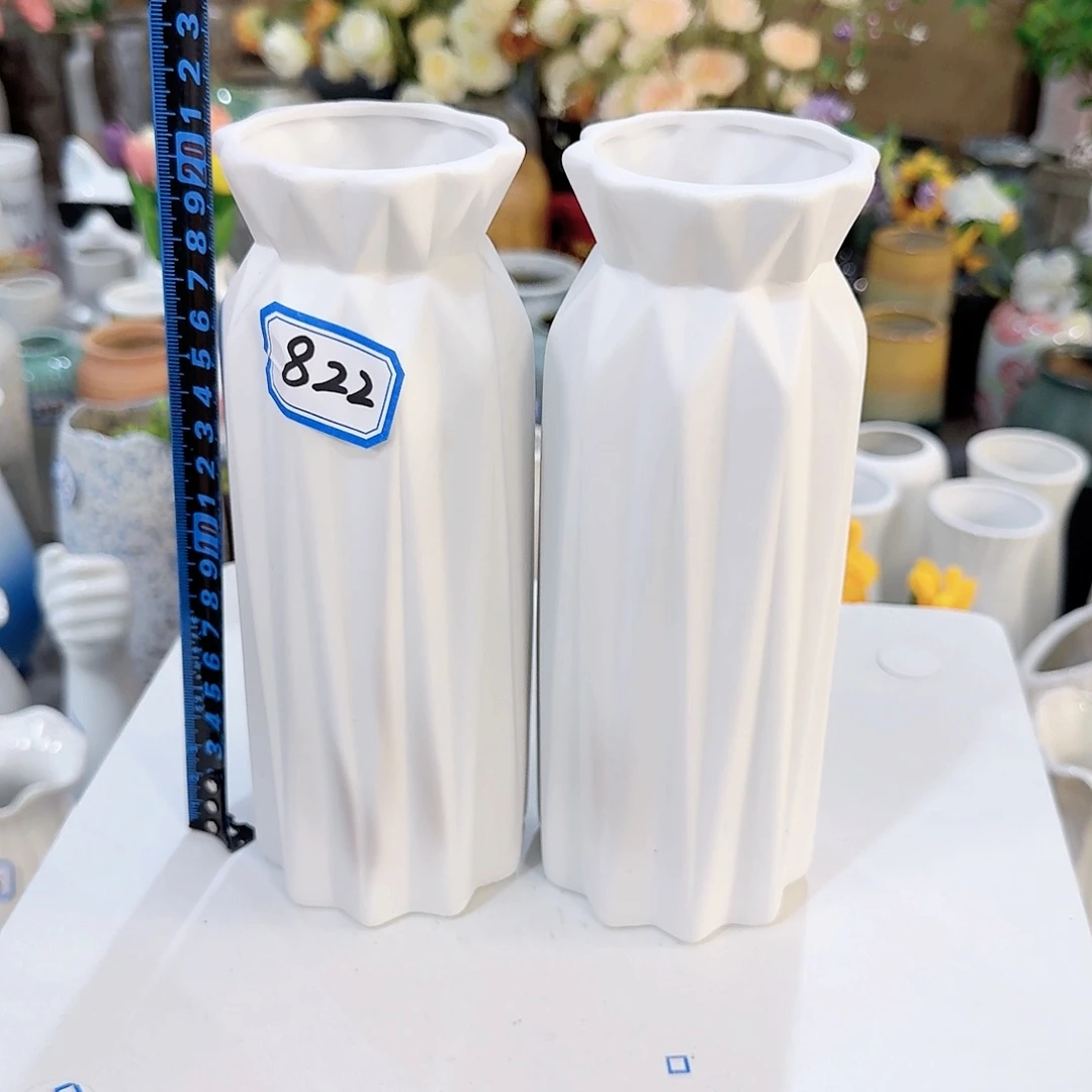 822号一对陶瓷高20厘米瑕疵