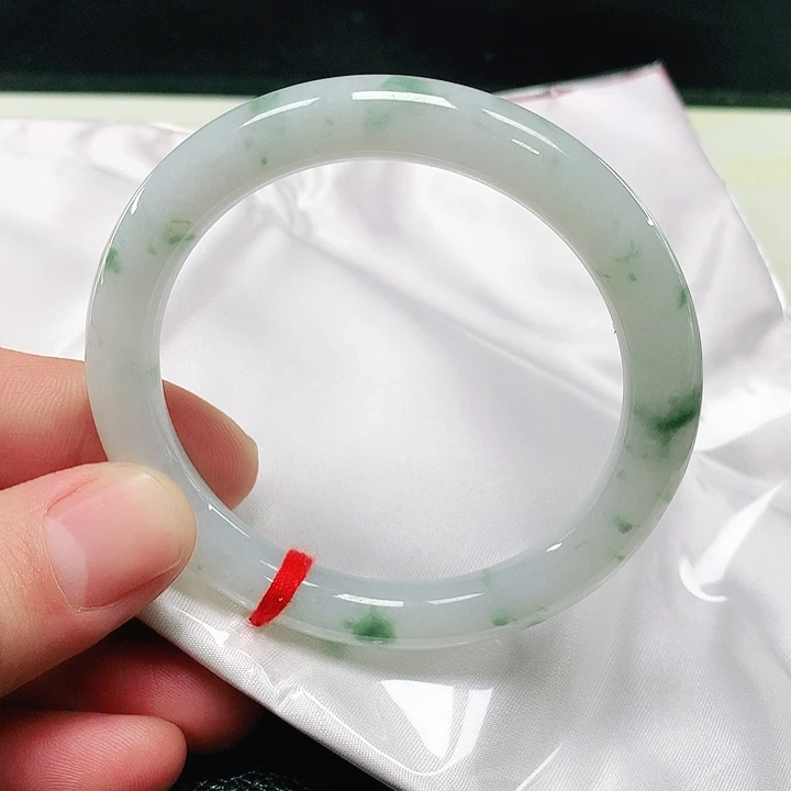 翡翠手镯未镶嵌翡翠手镯未镶嵌