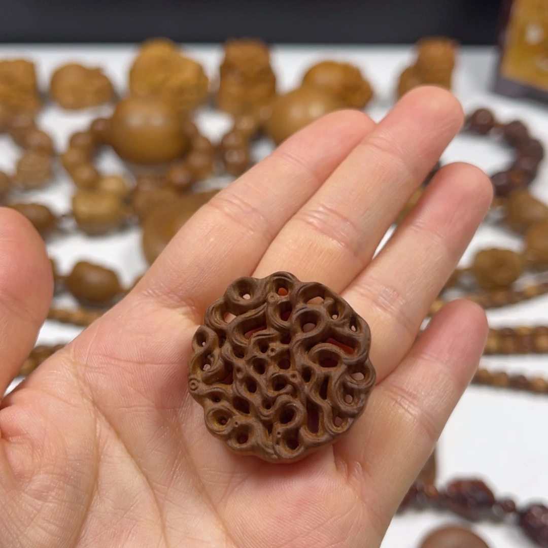 吊坠檀香木路路通