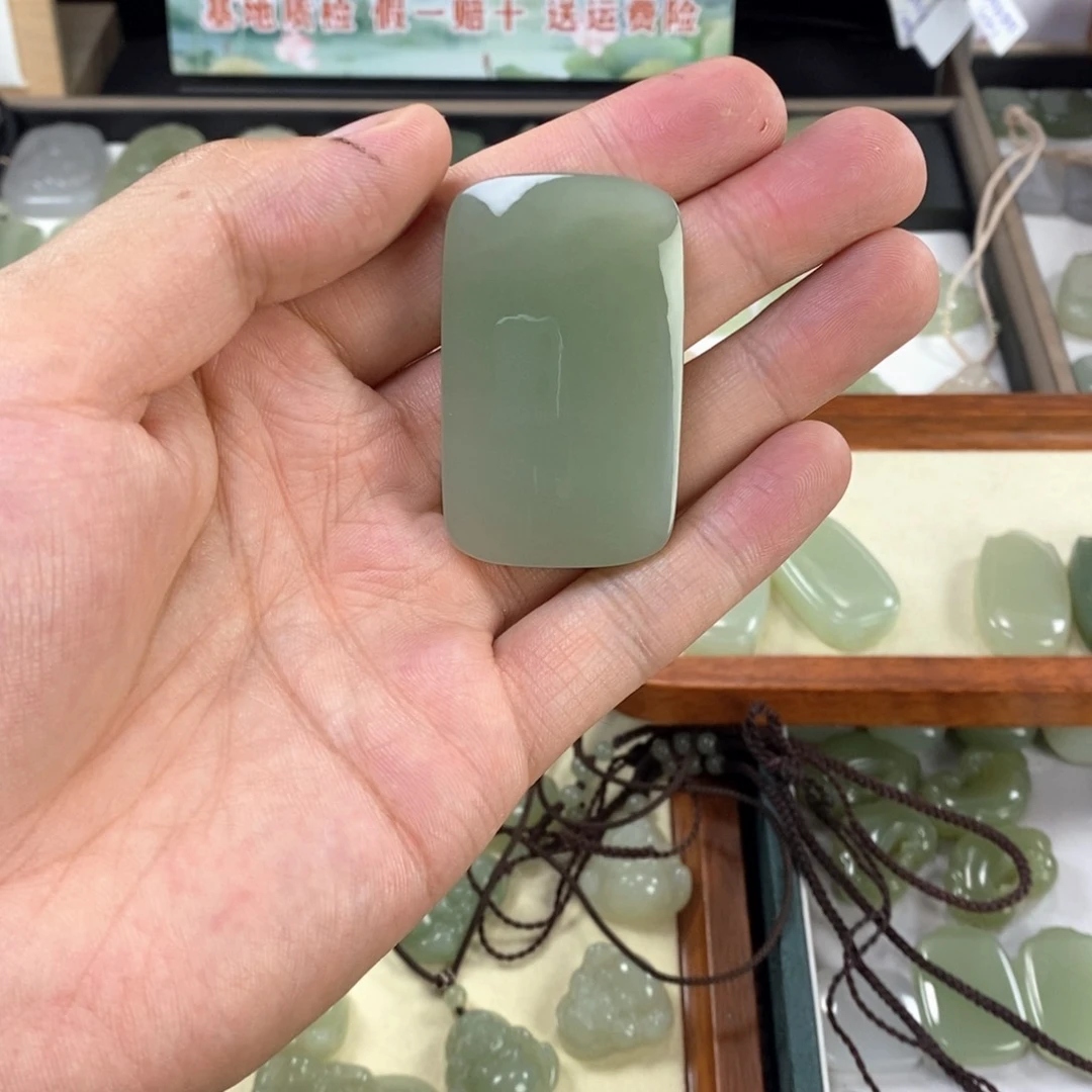 涓***涓和田玉未镶嵌颈饰