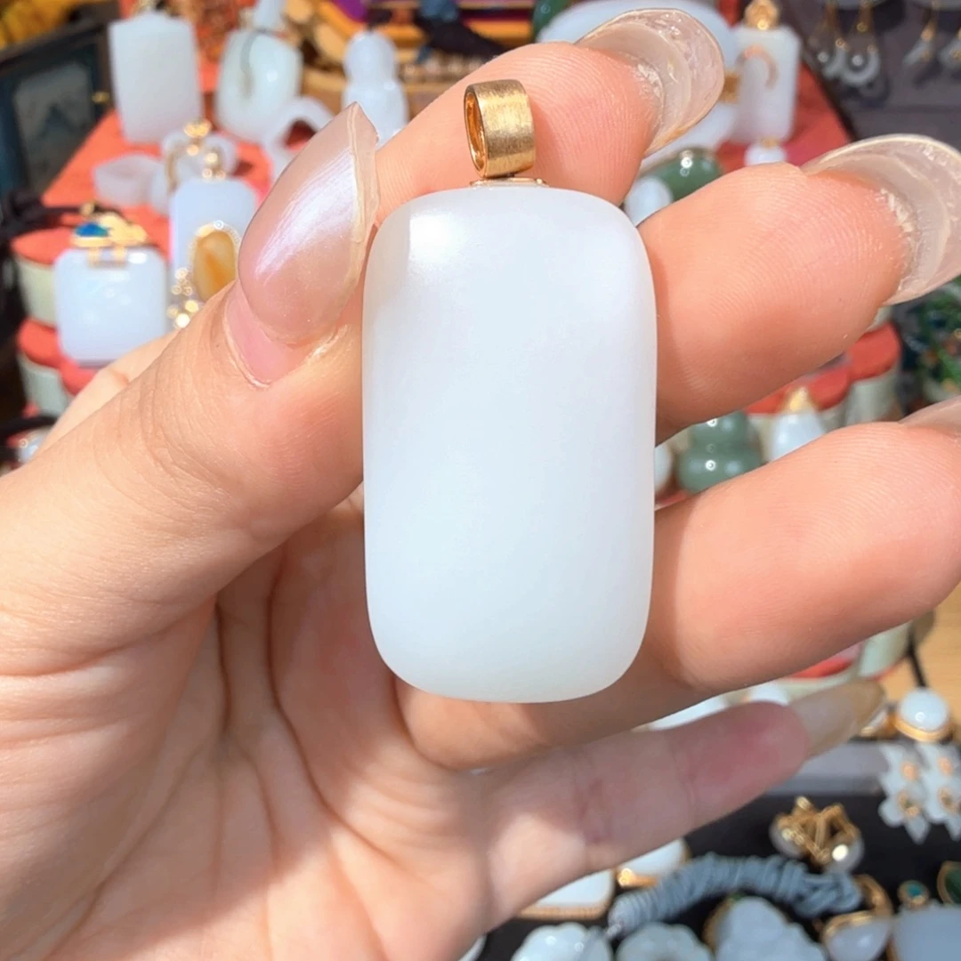 和田玉18K金镶嵌颈饰