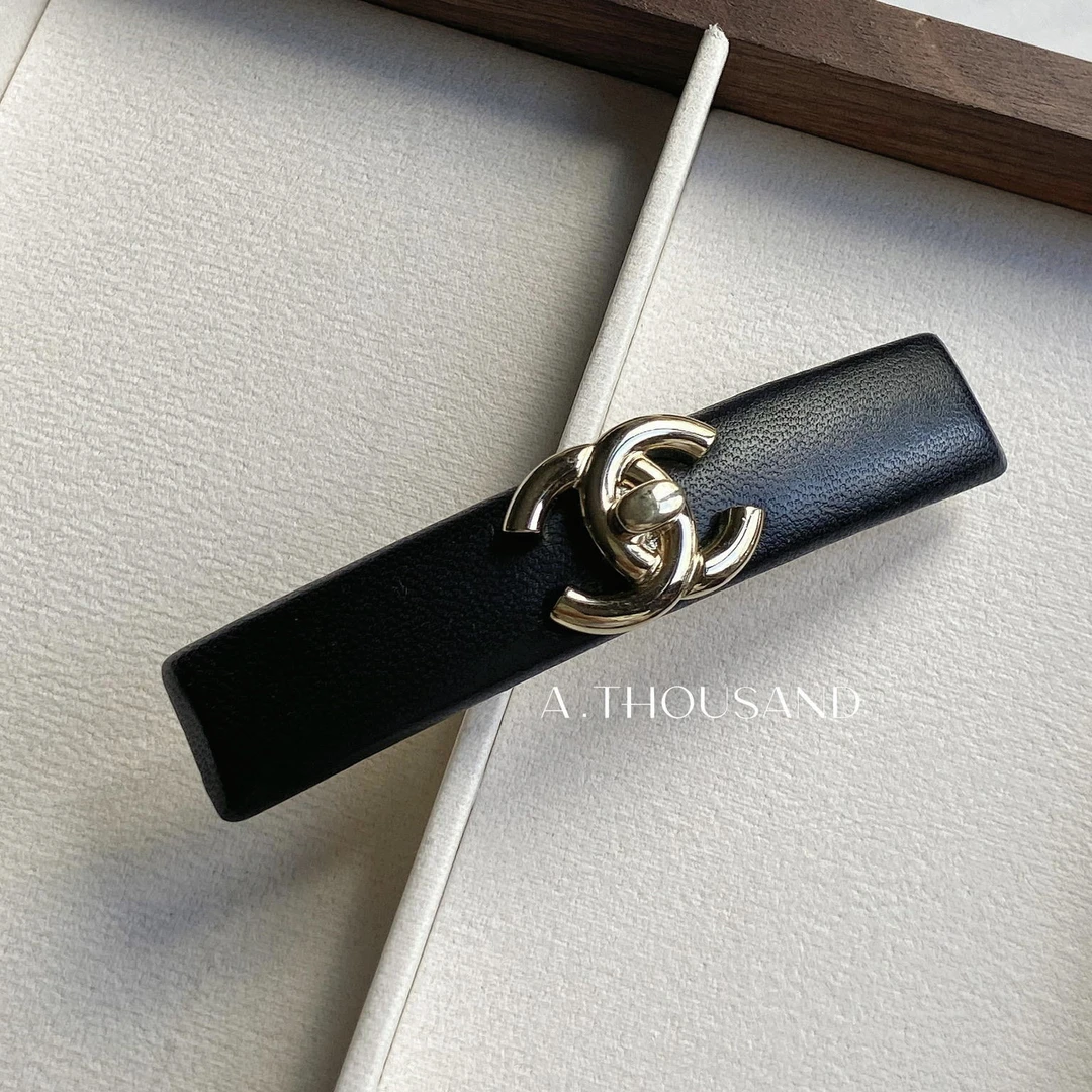 95新 Chanel/香奈儿 黑金皮质书包扣发夹-82009715