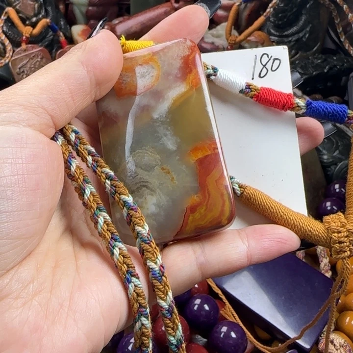 未镶嵌透闪石质玉珠宝奇石