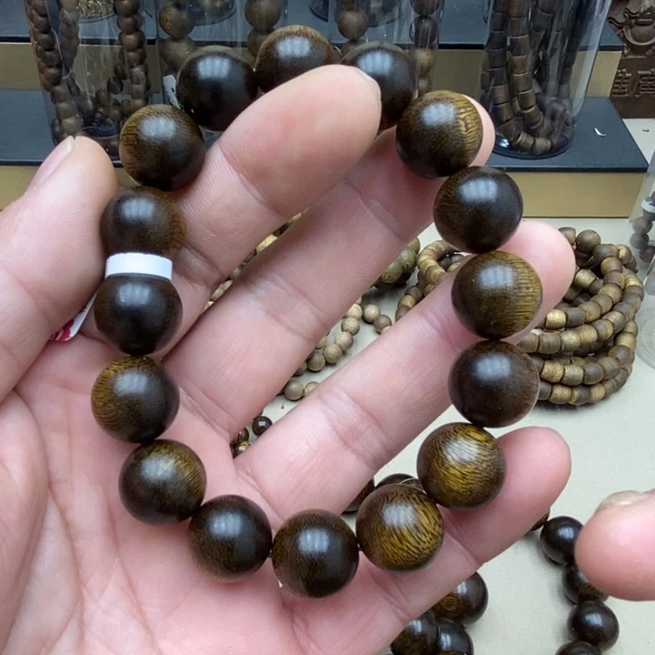 沉香碎屑沉香海南野生猫眼莺歌绿1.4