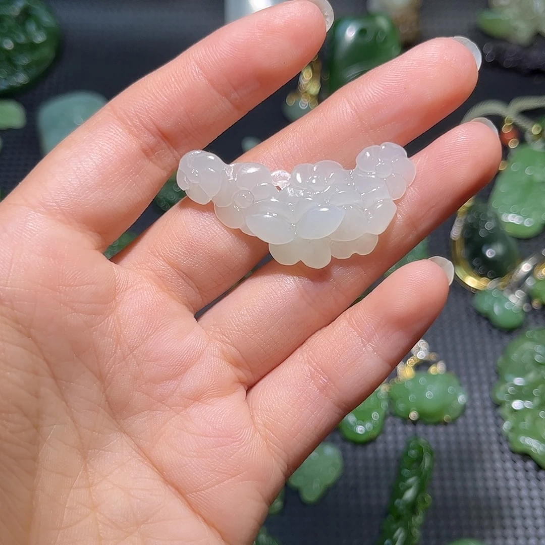 感***儿和田玉未镶嵌颈饰