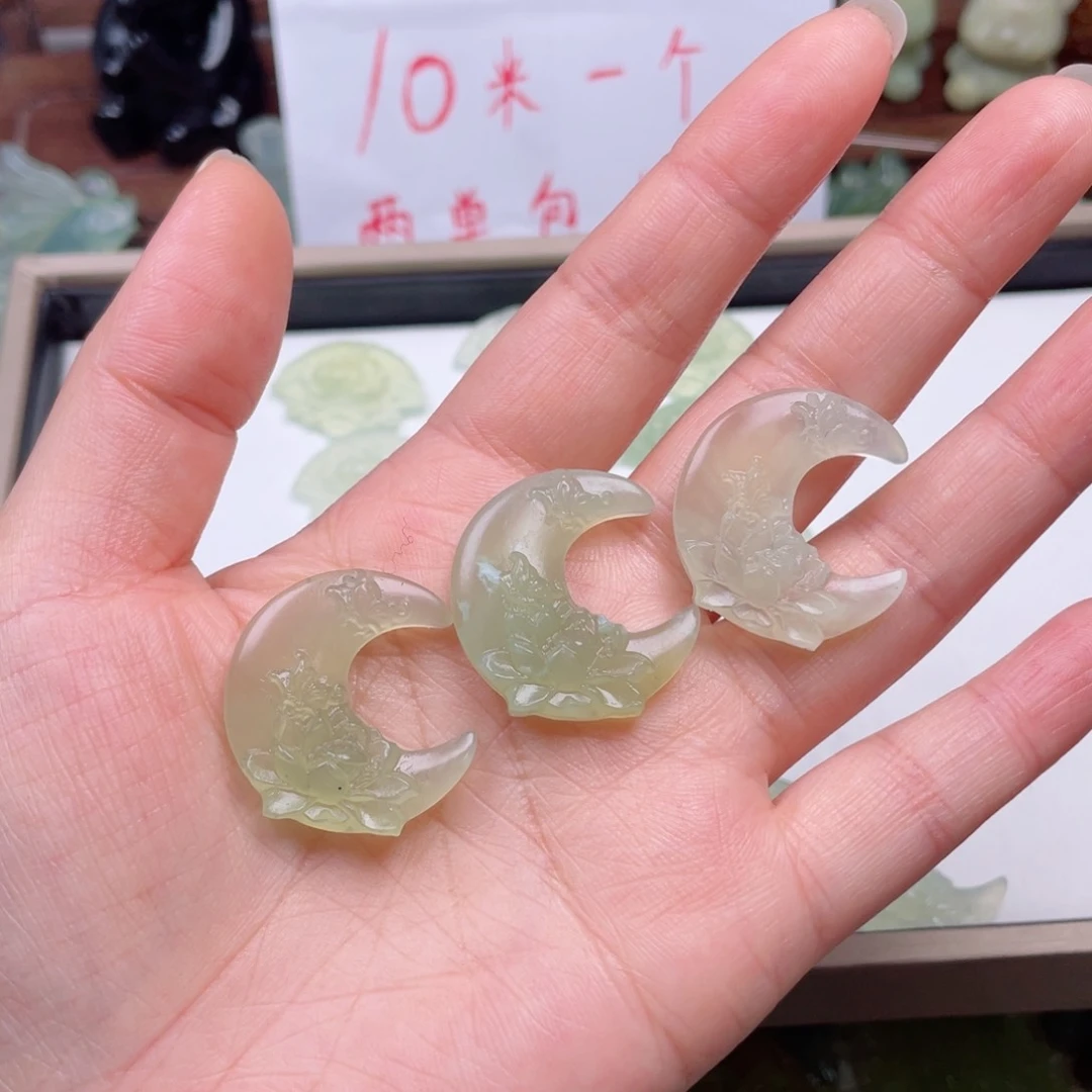 蛇纹石玉未镶嵌颈饰无****。
