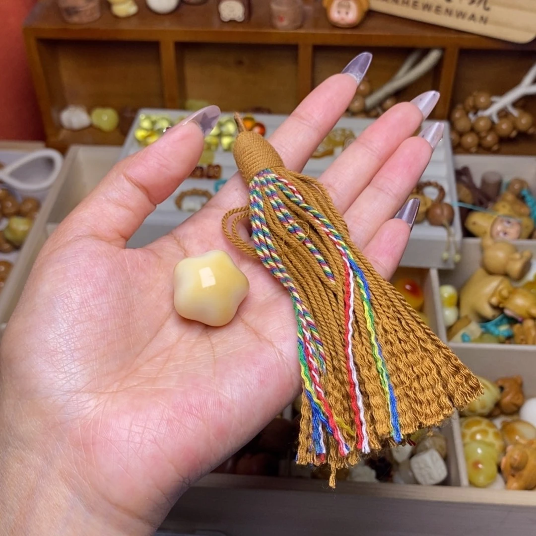 瑶***）猴头核桃吊坠星星棕流苏