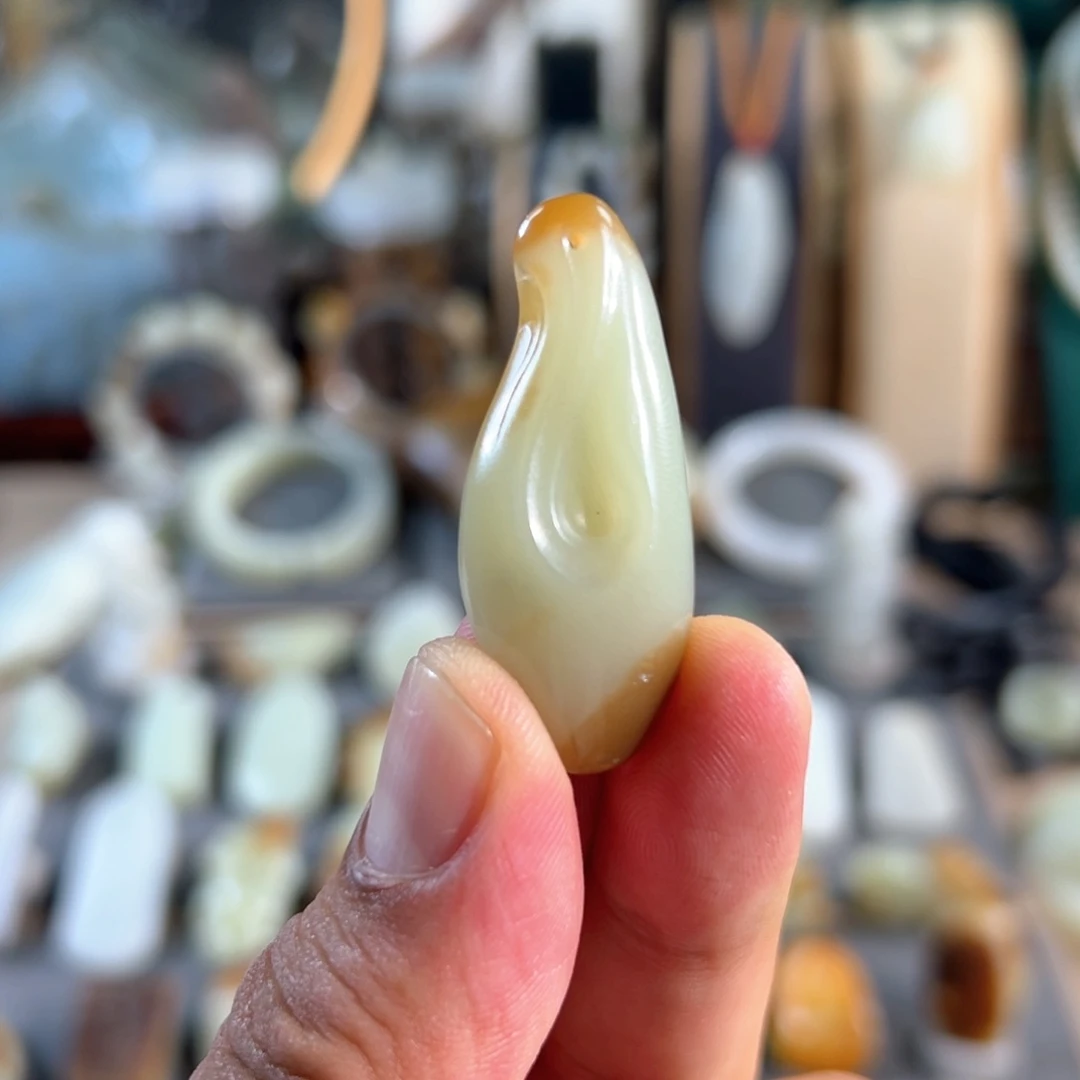 和田玉未镶嵌颈饰且未料