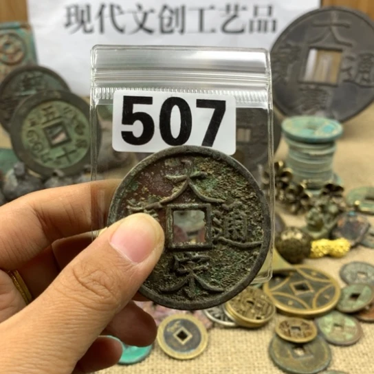 铜人****1现代文创工艺品