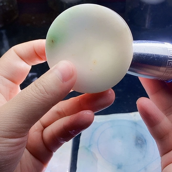 翡翠未镶嵌颈饰毛料2