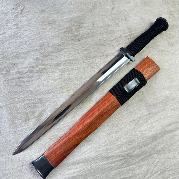 龙泉昊天宝剑汉剑玉钢叶脉纹瓦面青瓷剑装血檀木未开刃