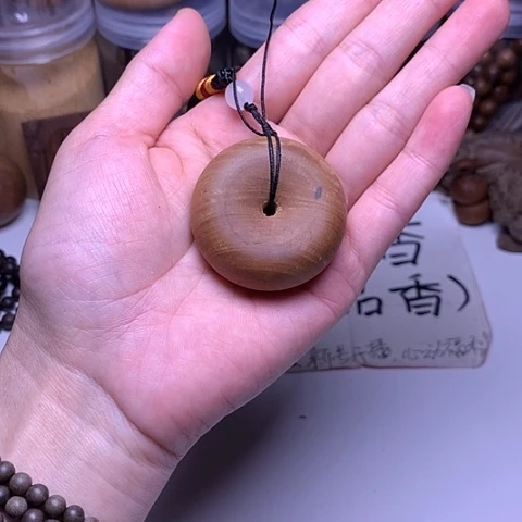 檀香木吊坠老山檀香黑肉大面包扣微瑕