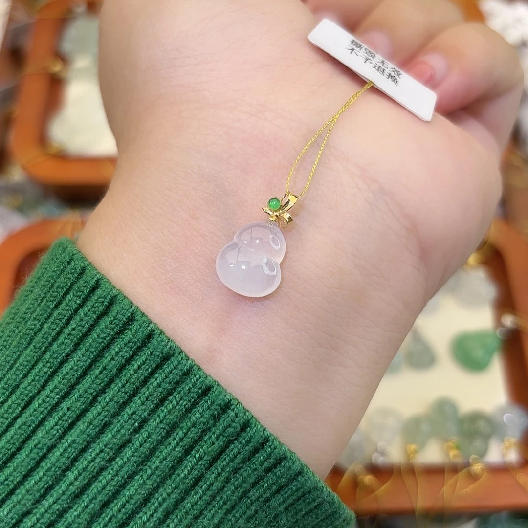 翡翠18K金镶嵌颈饰葫芦