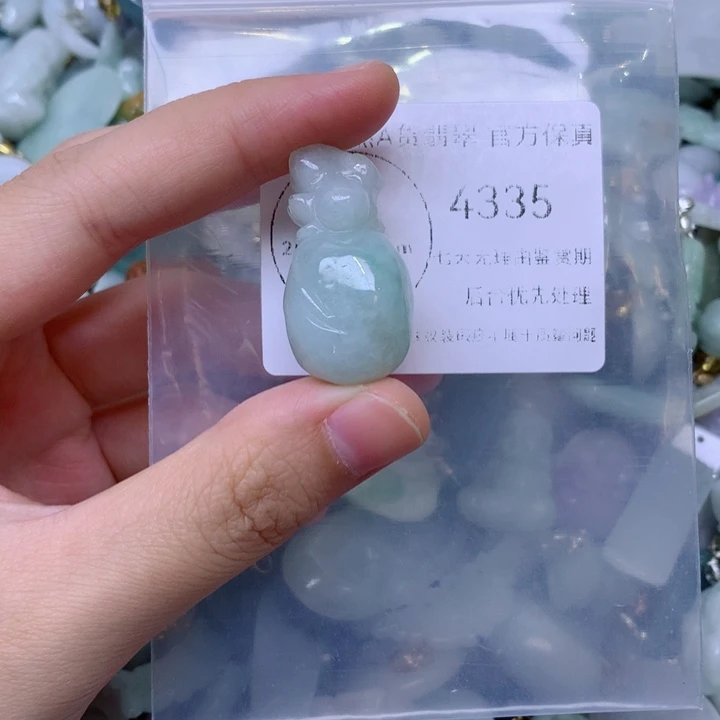 吊坠(不含链)未镶嵌翡翠