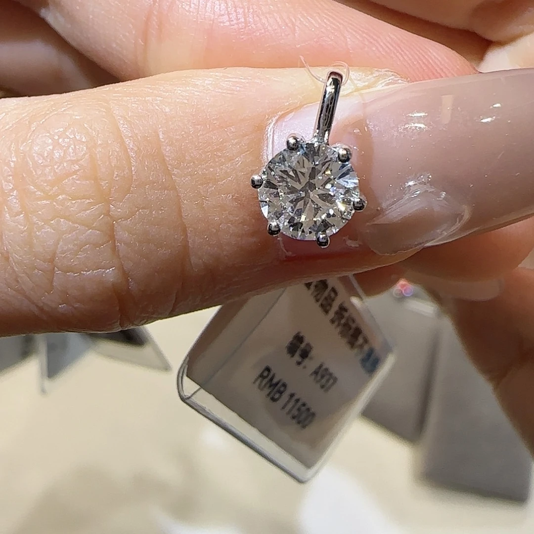 18K金镶嵌实验室培育钻石6爪吊坠