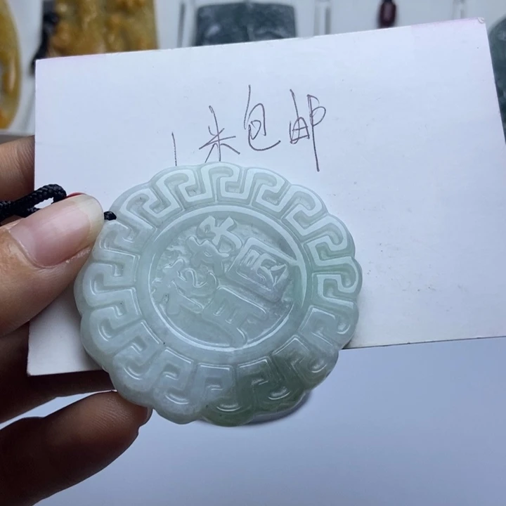 翡翠未镶嵌颈饰吃****?翡翠