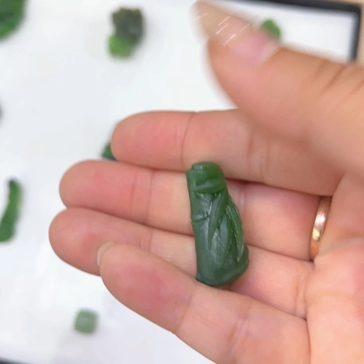 和田玉（碧玉）未镶嵌颈饰