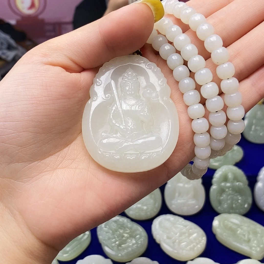 和田玉未镶嵌颈饰随**吧