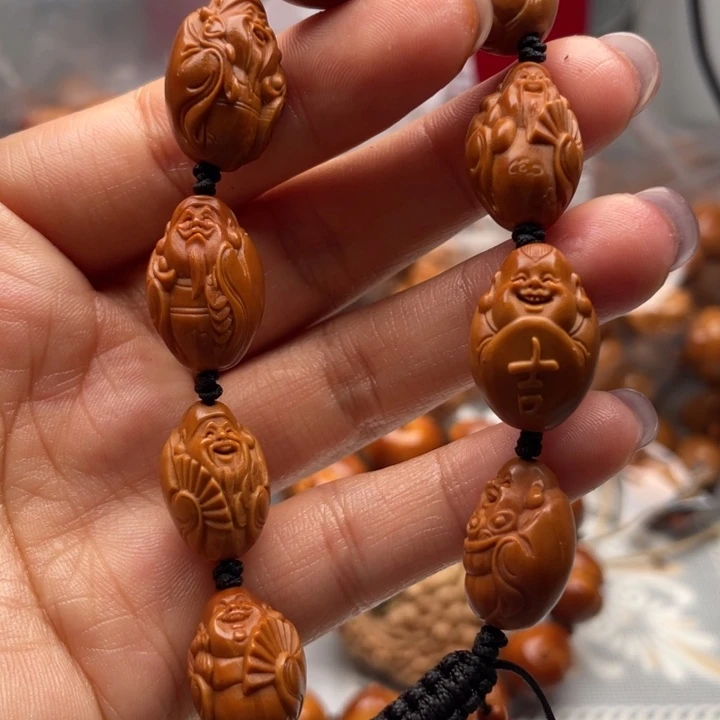 橄榄核手串雕刻艺术