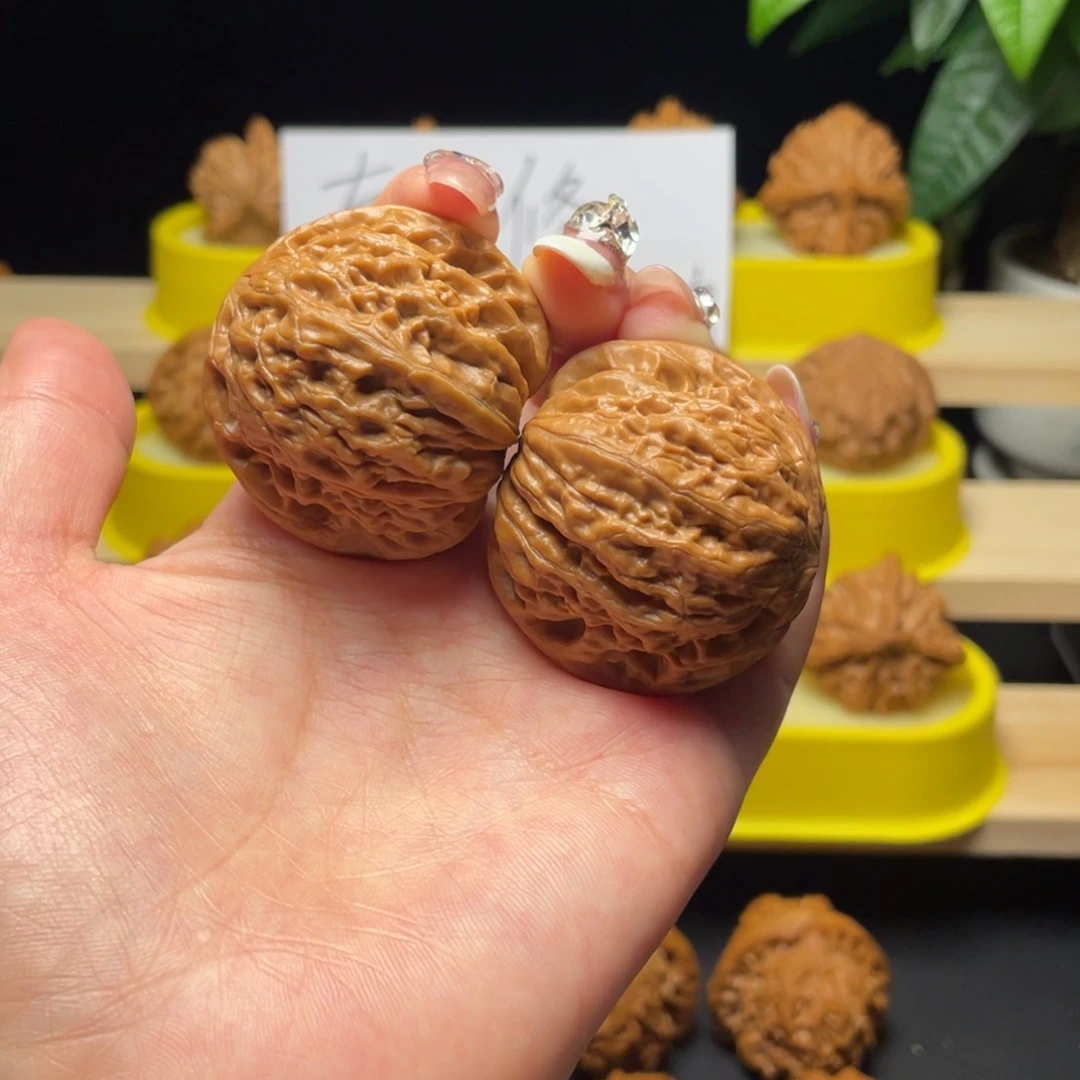 文玩核桃把件41微修打的铁锤