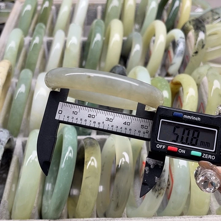 蛇纹石玉未镶嵌手镯166