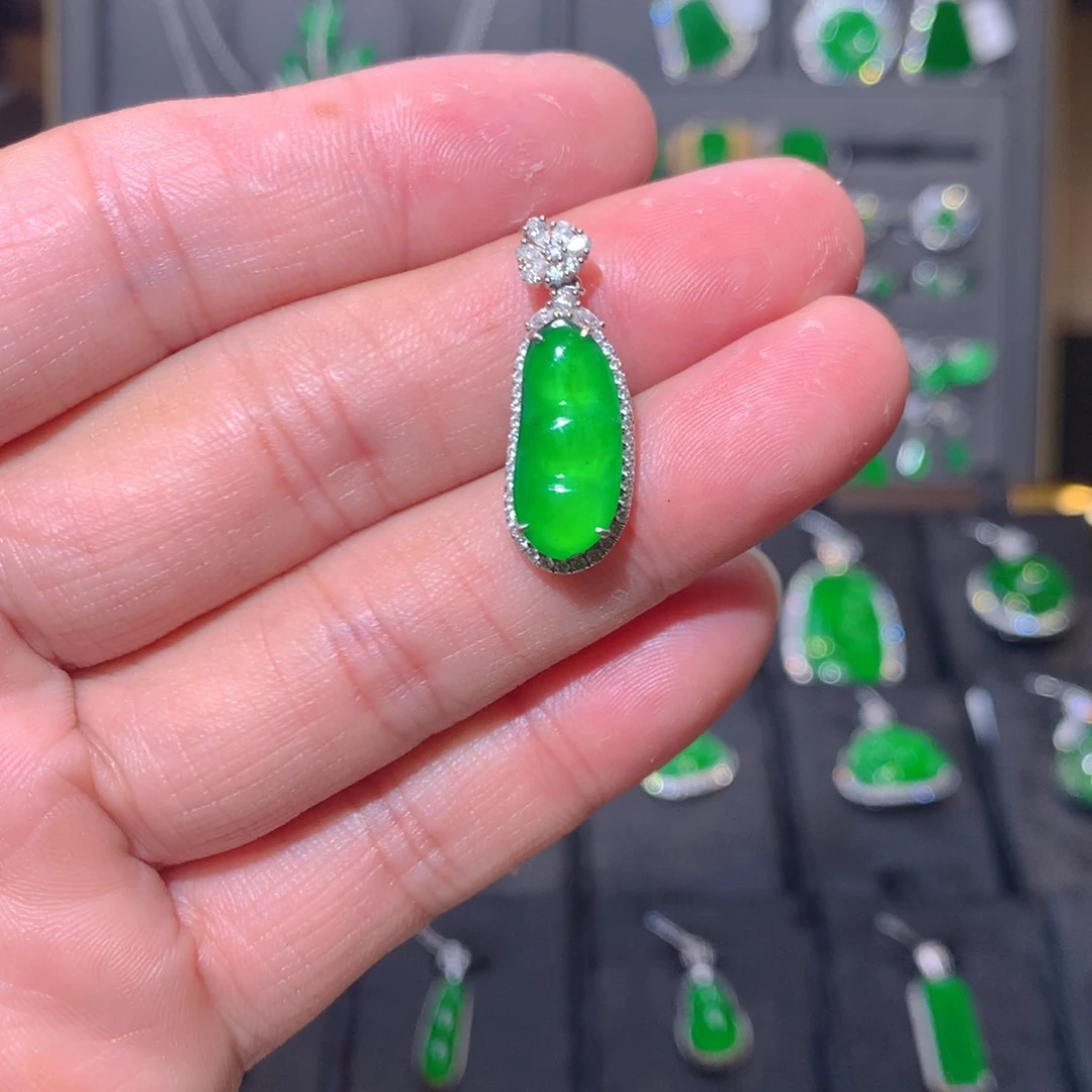 吊坠(不含链)18K金镶嵌翡翠福豆