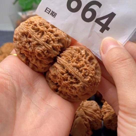 爱***陈吊坠文玩核桃全品46南疆石664