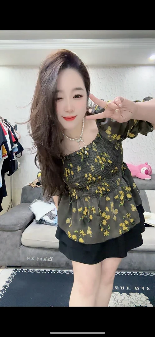 依依家大码女装1316法式碎花上衣方领显瘦廓形下摆遮肚子百搭T恤