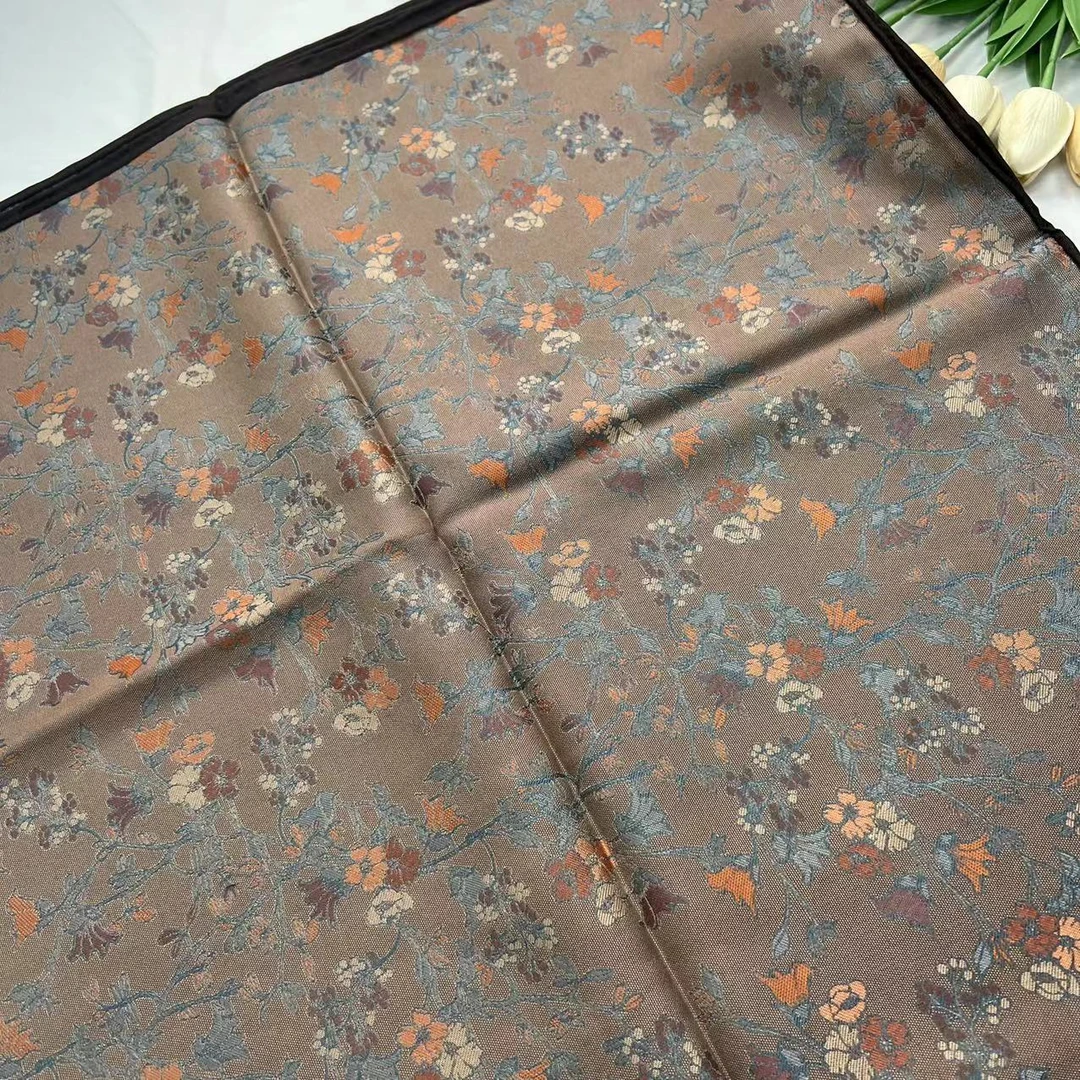 140香云纱宋锦方巾-桃杏碎花 135cm丝巾