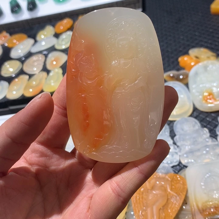 石英质玉（黄龙玉）未镶嵌颈饰