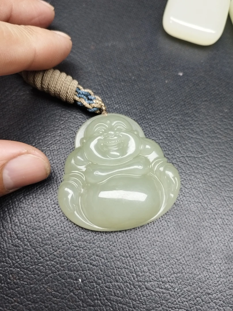 新疆和田玉且末钢板料佛公吊坠