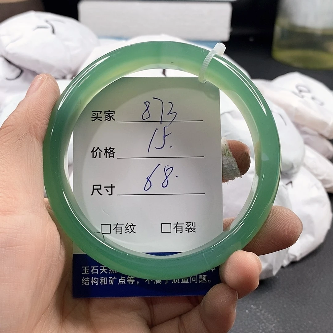 石英质玉未镶嵌颈饰