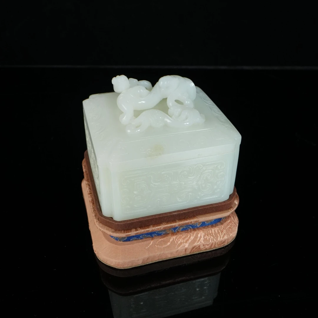 DY-B6347 玉螭龙钮方形盖盒 441.5g