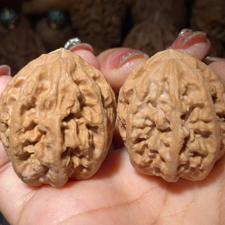 文玩核桃把件东北楸子小雪210