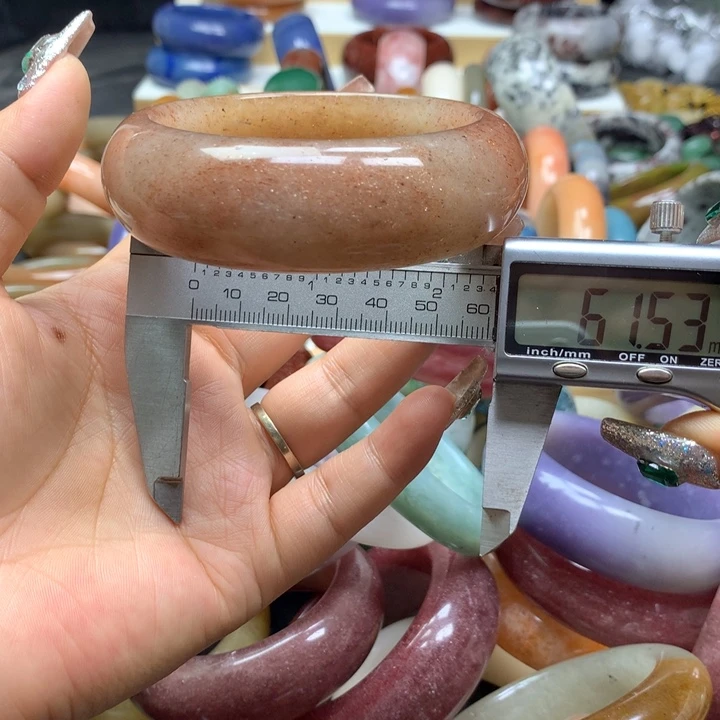 未镶嵌手镯石英质玉