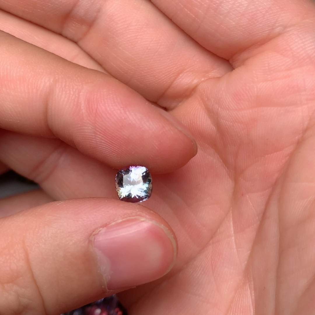 坦桑石裸石未镶嵌大****?