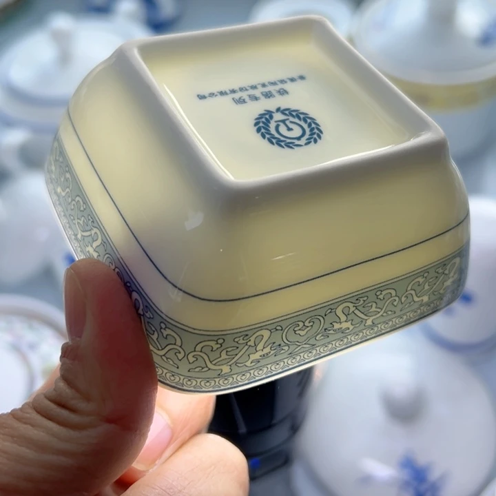 壶中铁四方陶瓷一个