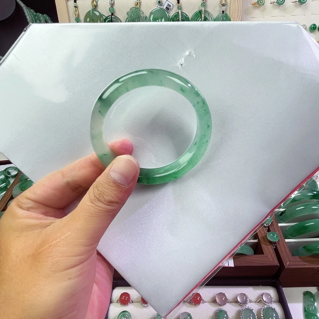 石英质玉未镶嵌手镯55.8