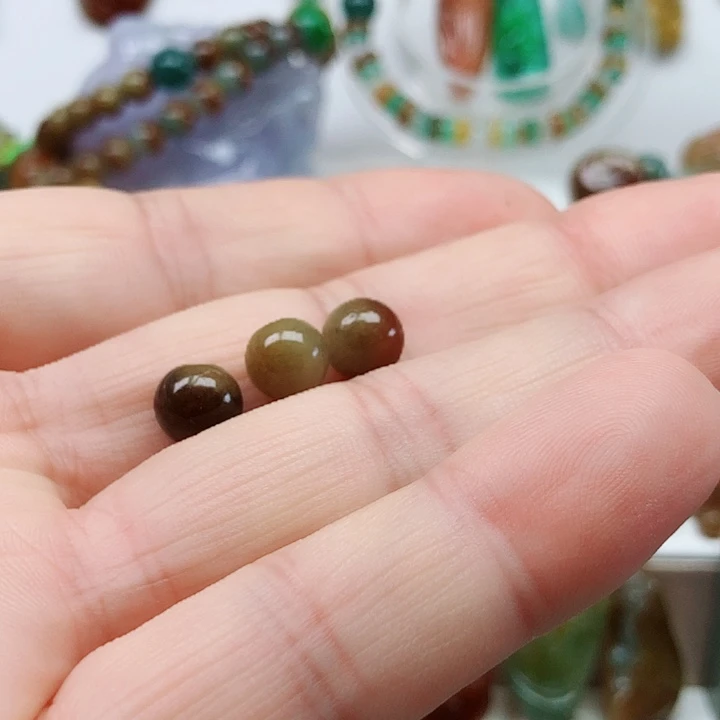 孤***傲翡翠未镶嵌颈饰翡翠
