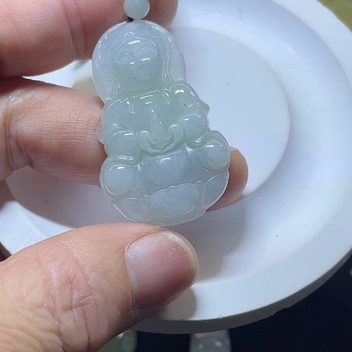 翡翠未镶嵌颈饰观音
