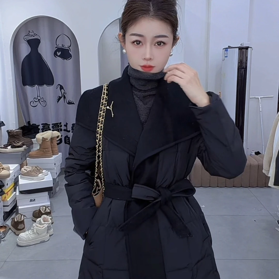 炫彩阁2587【大翻领羊毛拼接羽绒服中长款】