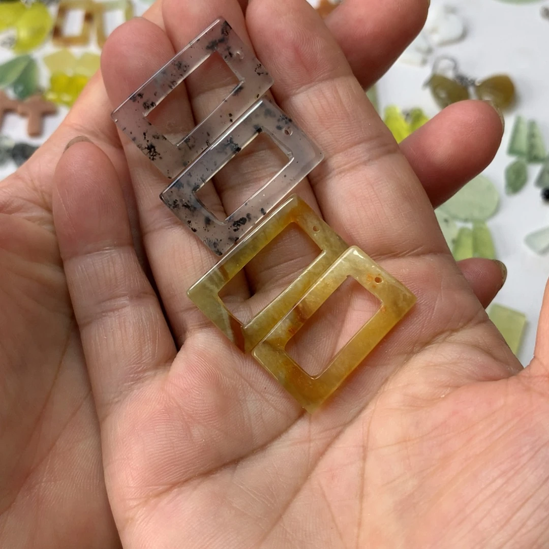 轉***咲未镶嵌蛇纹石玉耳环