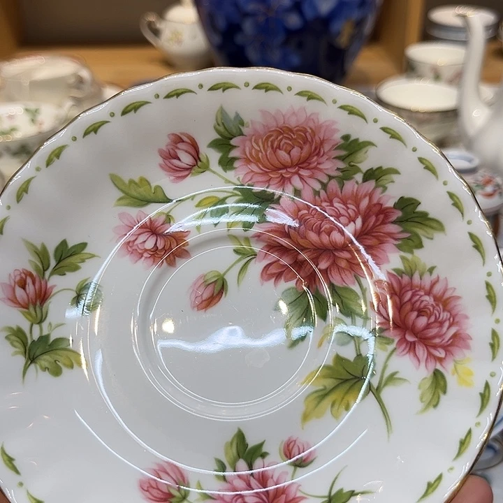 瓷片咖啡杯里的咖啡是我的最爱了吧