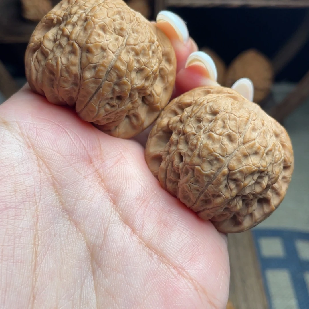 文玩核桃吊坠40血麒麟