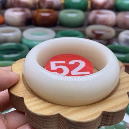 未镶嵌手镯石英质玉
