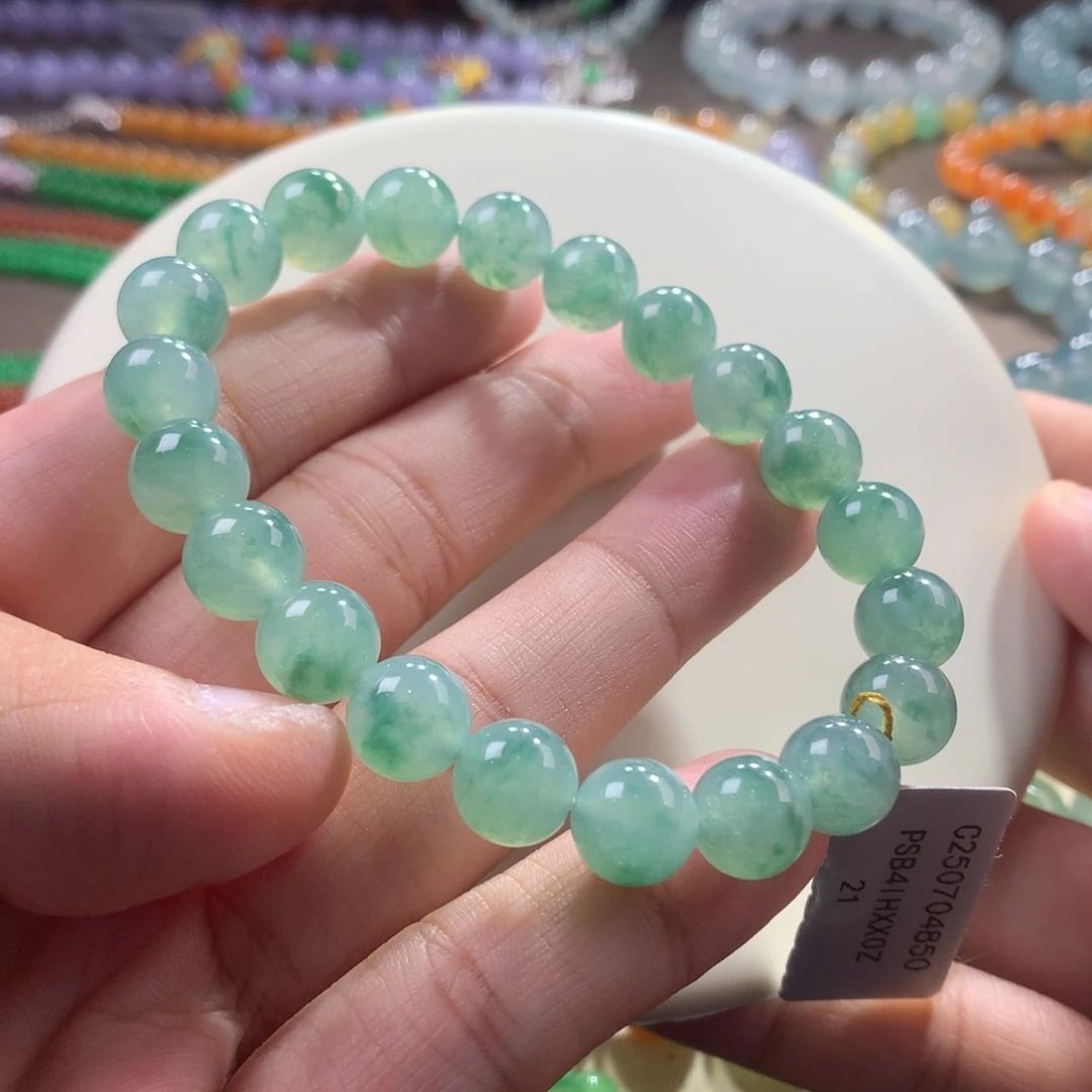 翡翠未镶嵌颈饰I****冰绿底飘花 卡9