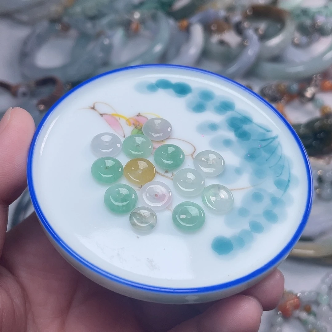 翡翠未镶嵌手链扣子