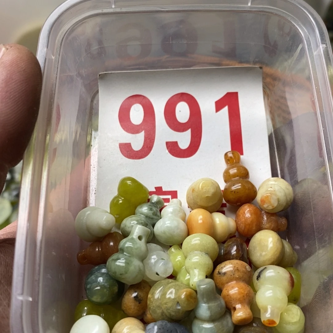 蛇纹石玉挂坠未镶嵌