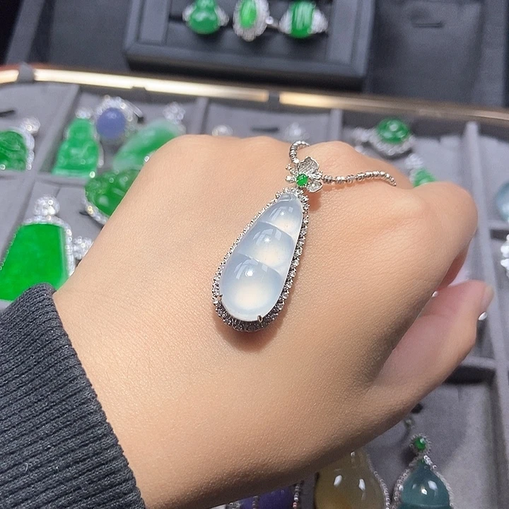 颈饰18K金镶嵌翡翠不含项链